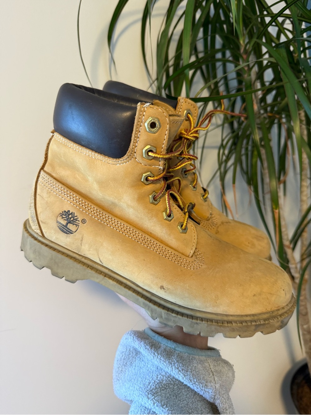 Timberland Premium 6-Inch Waterproof Boots | Men’s Size 9 | Wheat Nubuck Leather
